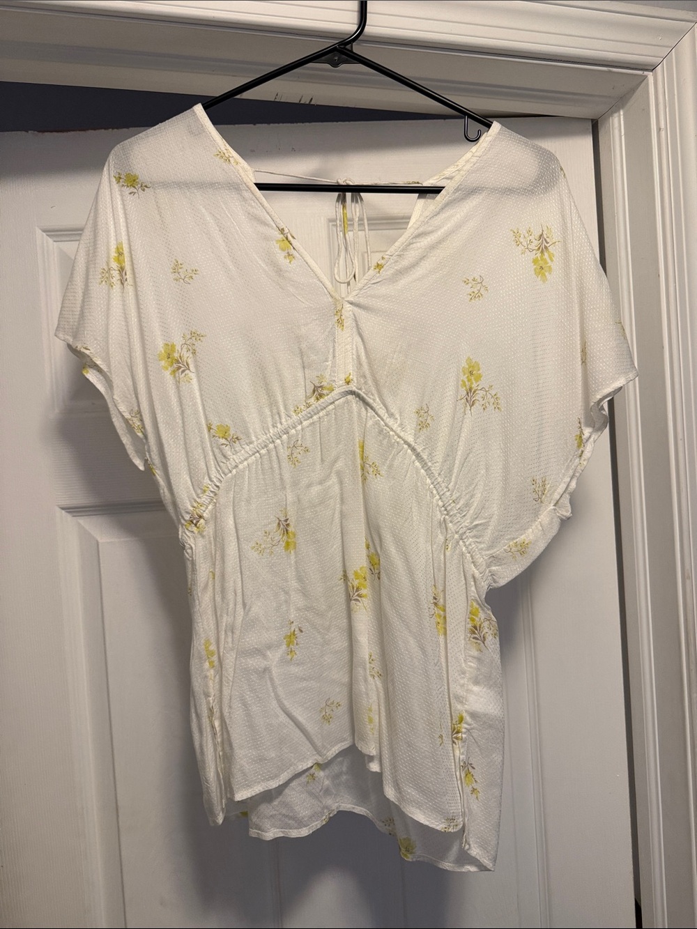 Lucky Brand White Floral V-Neck Women’s Top